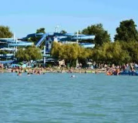 Eszter Koezel A Balatonhoz 5 Fo Reszere Lejlighed