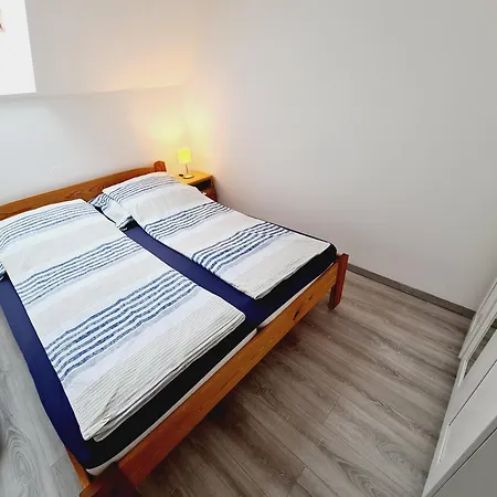 Eszter Koezel A Balatonhoz 5 Fo Reszere Lejlighed