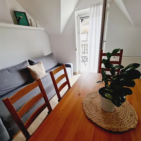 Apartament Eszter Koezel A Balatonhoz 5 Fo Reszere Balatonlelle
