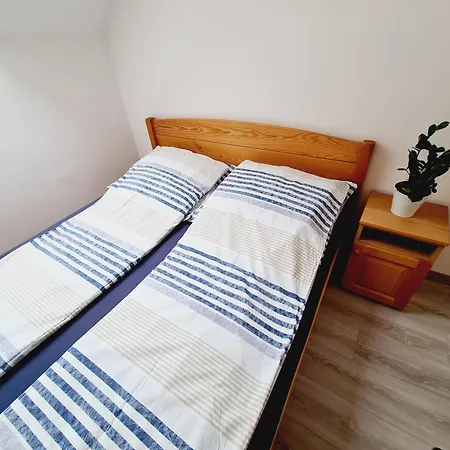 Eszter Koezel A Balatonhoz 5 Fo Reszere