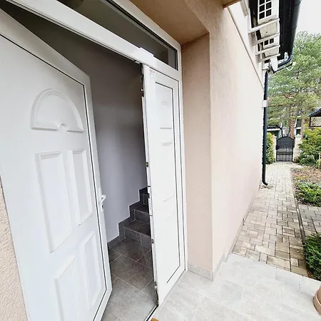 Apartament Eszter Koezel A Balatonhoz 5 Fo Reszere